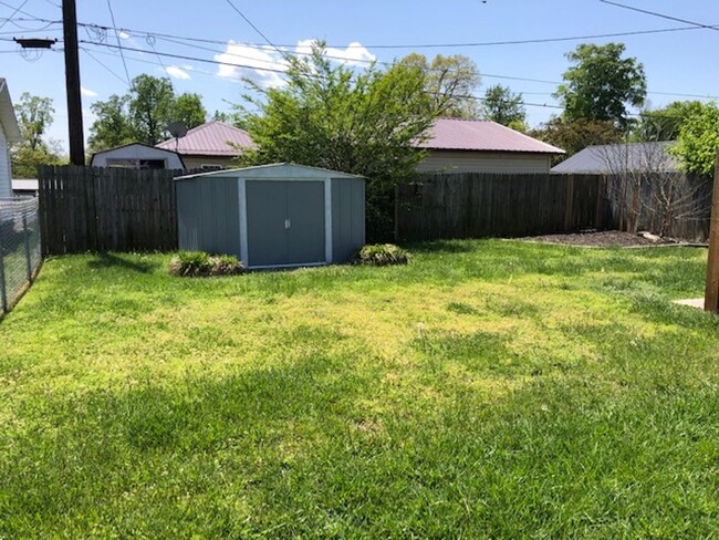 Building Photo - 2 Bedroom / 1 Bath  Home Kingsport, TN