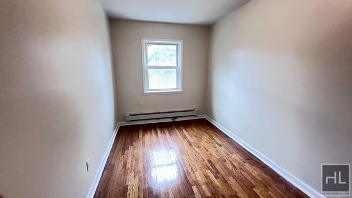Building Photo - 2070 E 55th St
