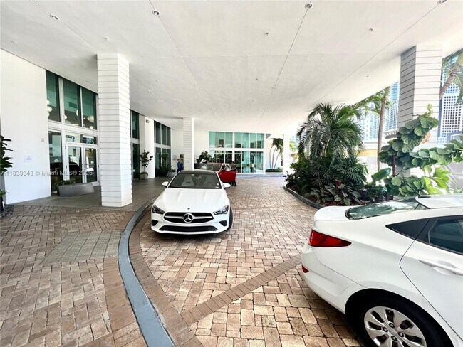 Building Photo - 350 S Miami Ave