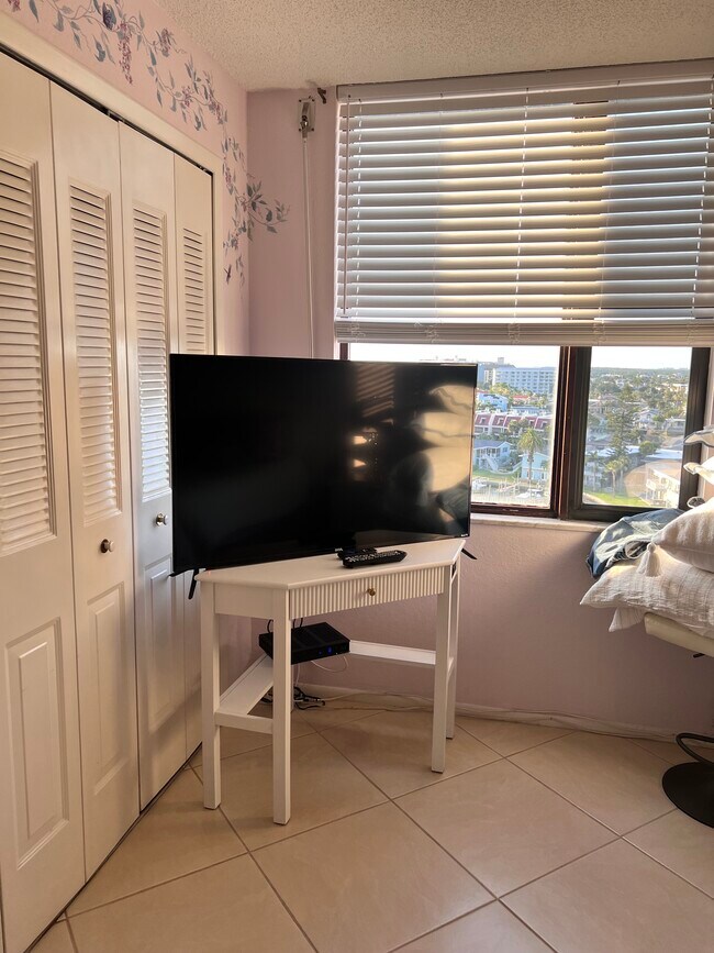 Building Photo - 255 Dolphin Point