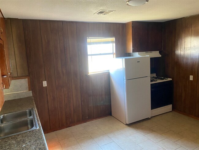 Building Photo - 4008 Elmwood St