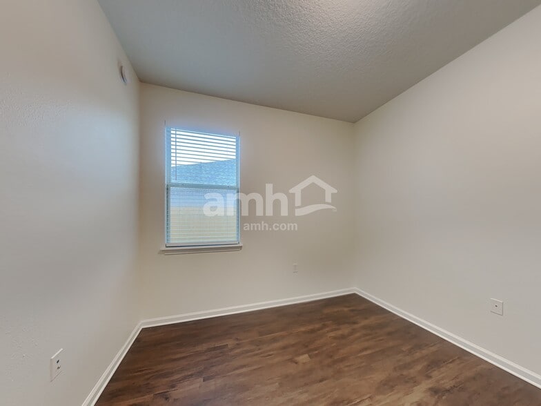 Building Photo - 9672 Woodstone Mill