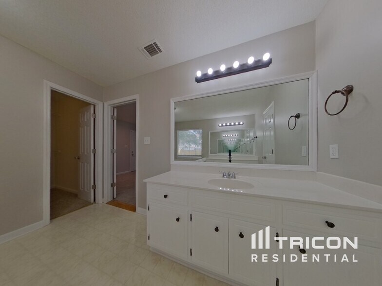Building Photo - 4161 Saddle Horn Dr