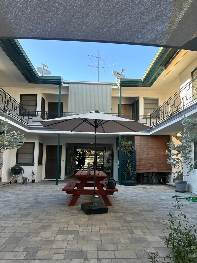 Building Photo - 11666 Magnolia Blvd