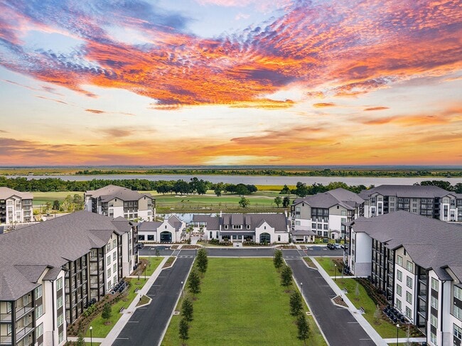 Building Photo - Silas Park