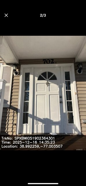 Building Photo - 702 Hudson Ave