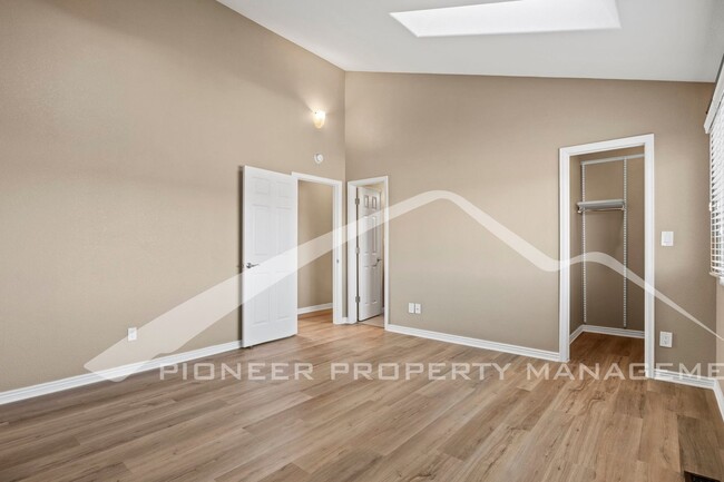 Building Photo - Newly Renovated 4-Bedroom Home in Highly D...