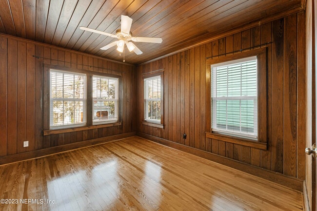 Building Photo - 1058 Beach Ave