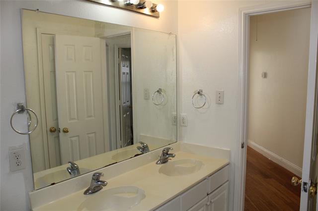 Building Photo - 3325 Bluegrass Dr