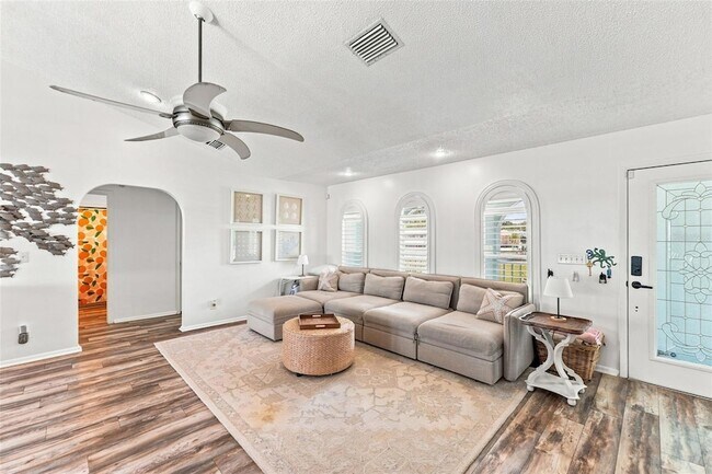 Building Photo - 4017 Triggerfish Dr