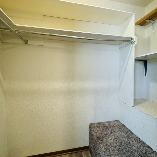 Building Photo - Modern Comfort Awaits: Spacious 2-Bedroom | 2.5-Bathroom Haven with Granite Elegance in Nederland...