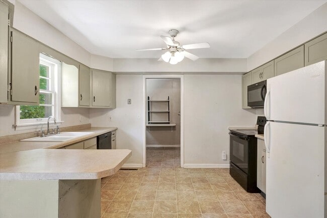 Building Photo - 2 BED / 1 BATH HOUSE IN CENTRAL CHAMPAIGN ...