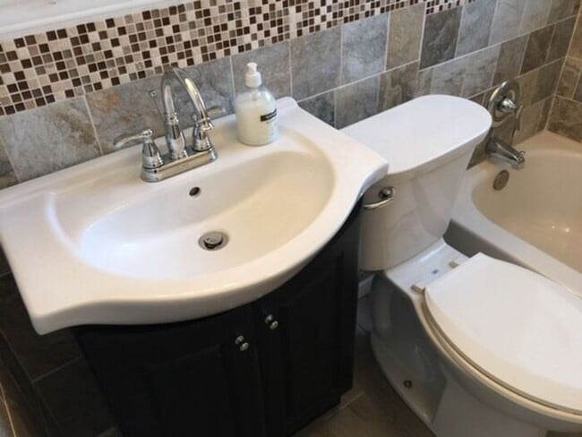 Building Photo - $1660 Contemporary remodeled 3-bedroom, 1-bath single-family ranch