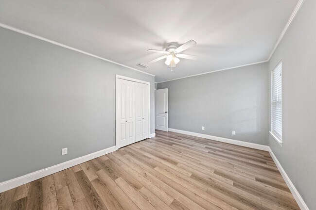 Building Photo - Spacious 4 Bedroom in Bluewater Bay w/ Large POOL!!