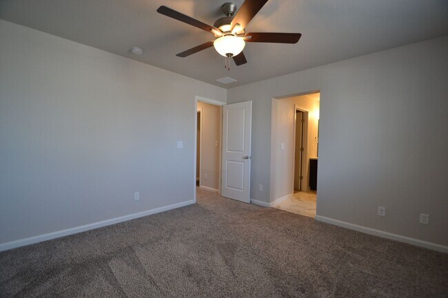 Building Photo - 8719 Shady Ridge Grv