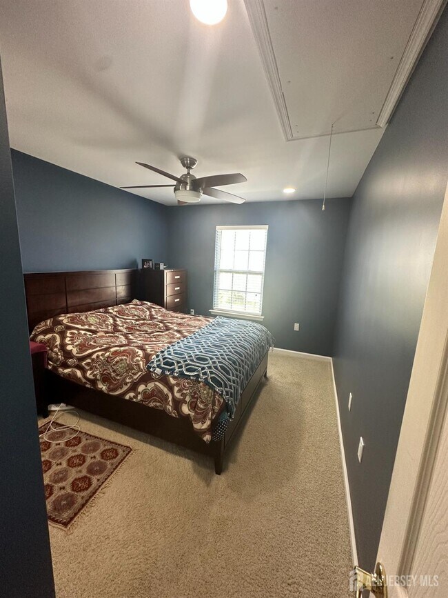 Building Photo - 25 Eddington Ln