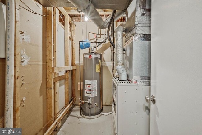 Building Photo - 7177 Lake Cove Dr