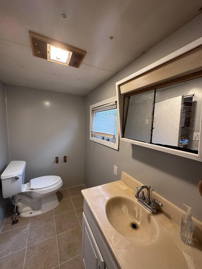 Building Photo - 211 Gould St