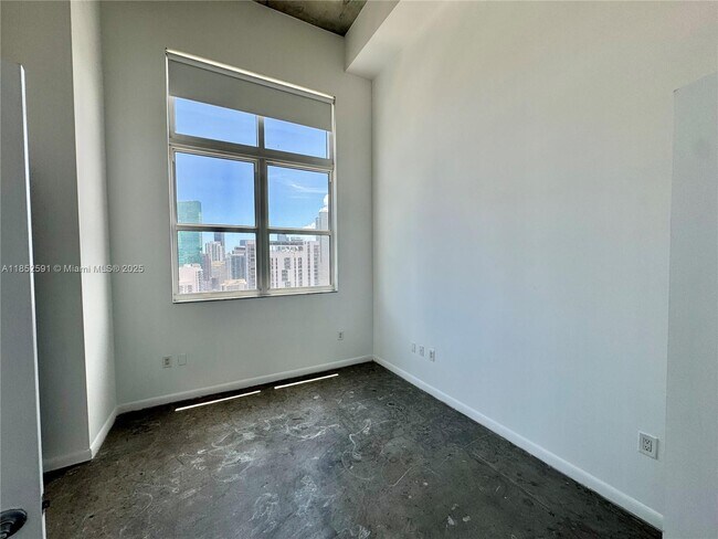 Building Photo - 133 NE 2nd Ave