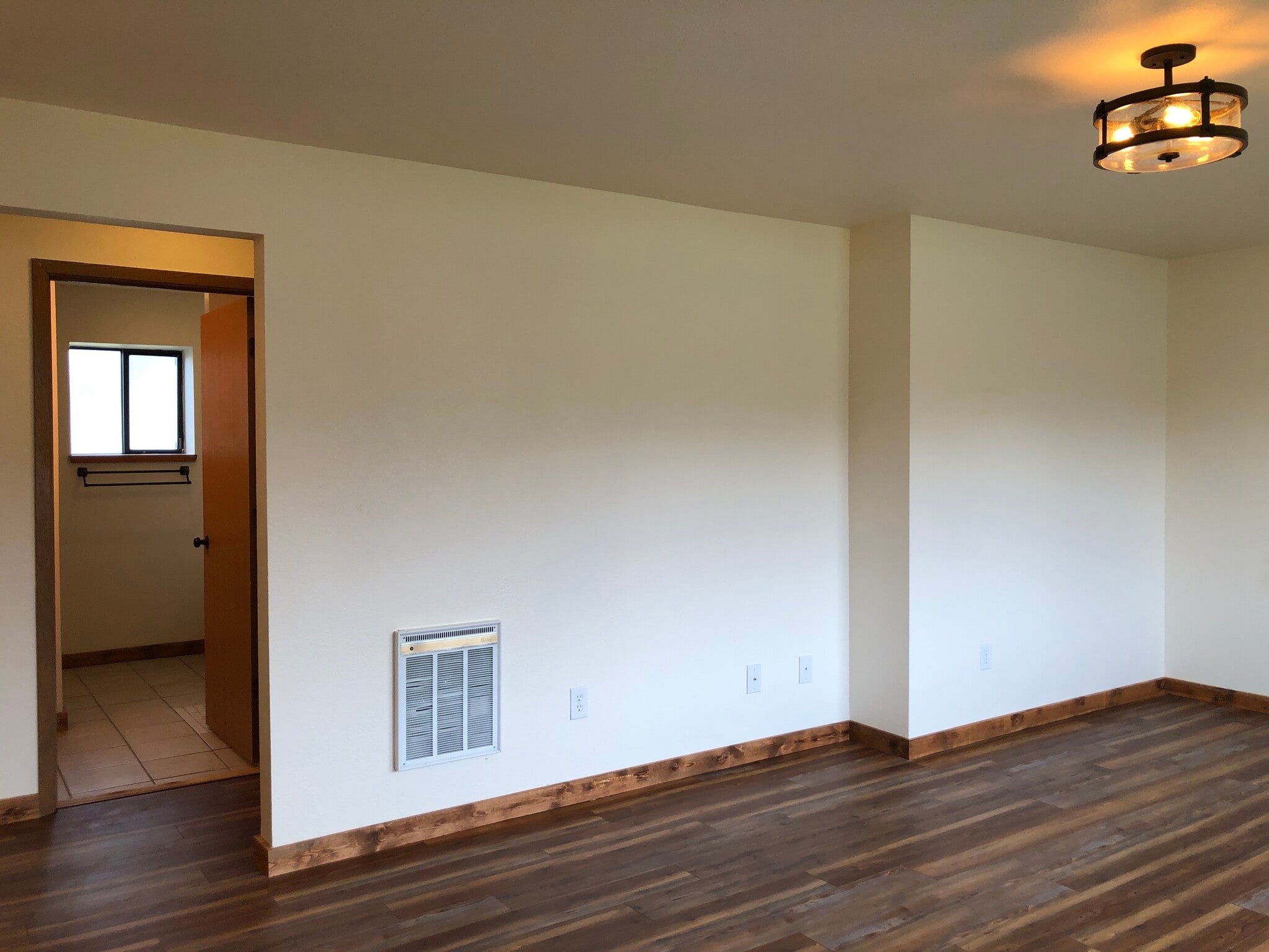 Building Photo - 605 Princeton Ave N