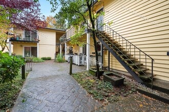 Building Photo - $500 OFF! Charming Upstairs 2BD/1BA in the Heart of Multnomah Village- Water, Sewer & Garbage Inc...