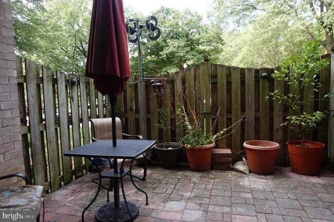 Building Photo - 5614 Bloomfield Dr