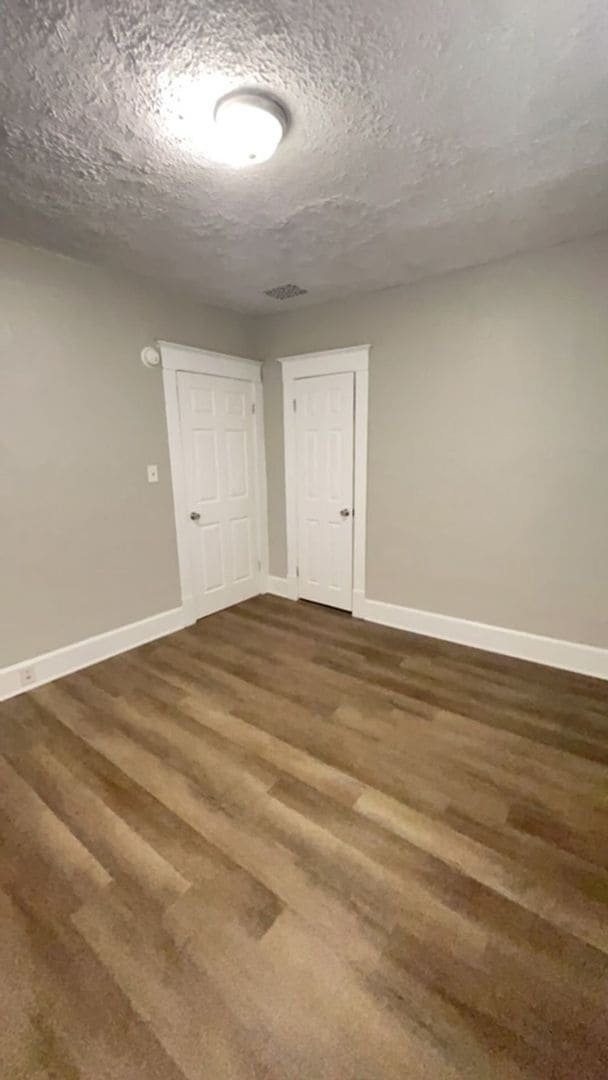 Building Photo - For Rent: 2 Bed 1 Bath with Fence + 1 Gar Garage + Deck!