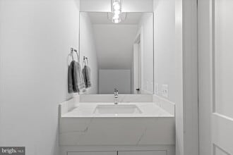 Building Photo - 222 Green St