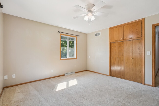 Building Photo - 923 Talwrn Ct