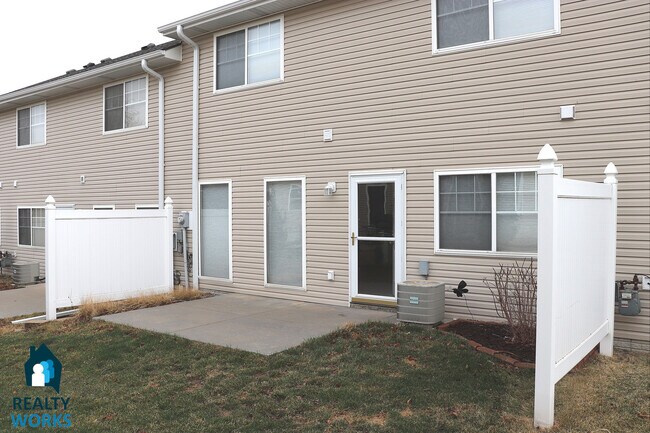 Building Photo - 8114 Oshel Ave
