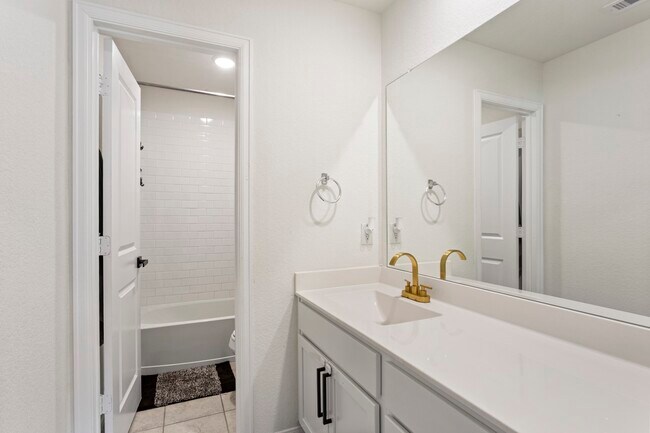 Building Photo - 413 Chardonnay Dr