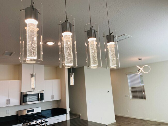 Building Photo - $2,195, 3 Bedroom In Gated Community with ...