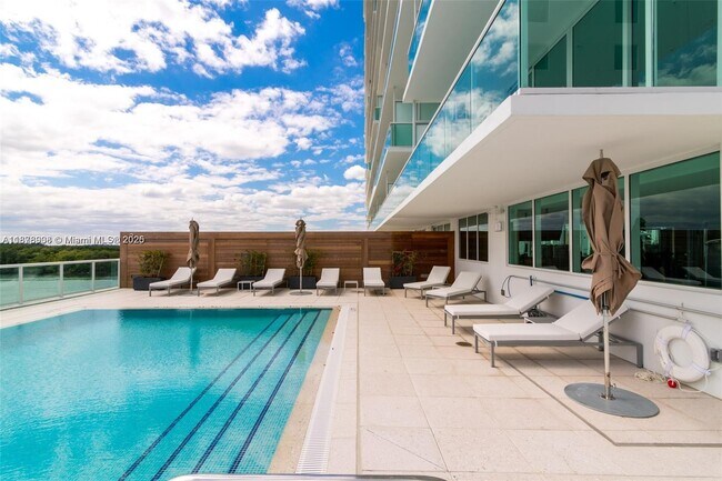 Building Photo - 400 Sunny Isles Blvd