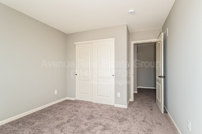 Building Photo - 39 Wingtip