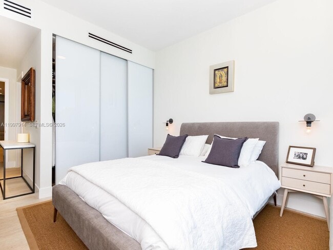 Building Photo - 360 Ocean Dr