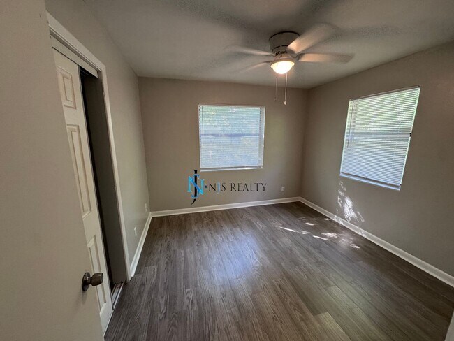 Building Photo - BEAUTIFUL 3/1 large 1417 sq ft home with N...