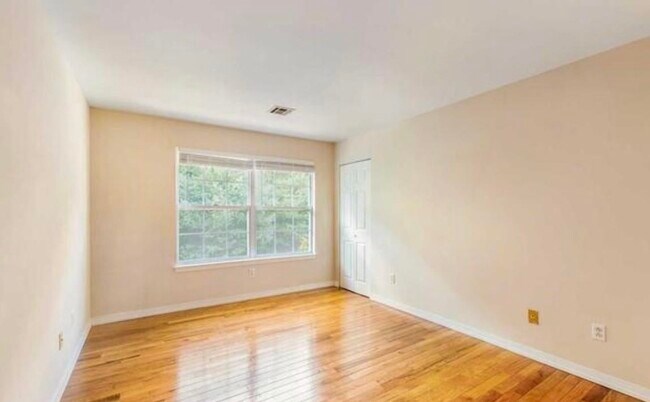 Building Photo - 32 Bergen Ridge Rd