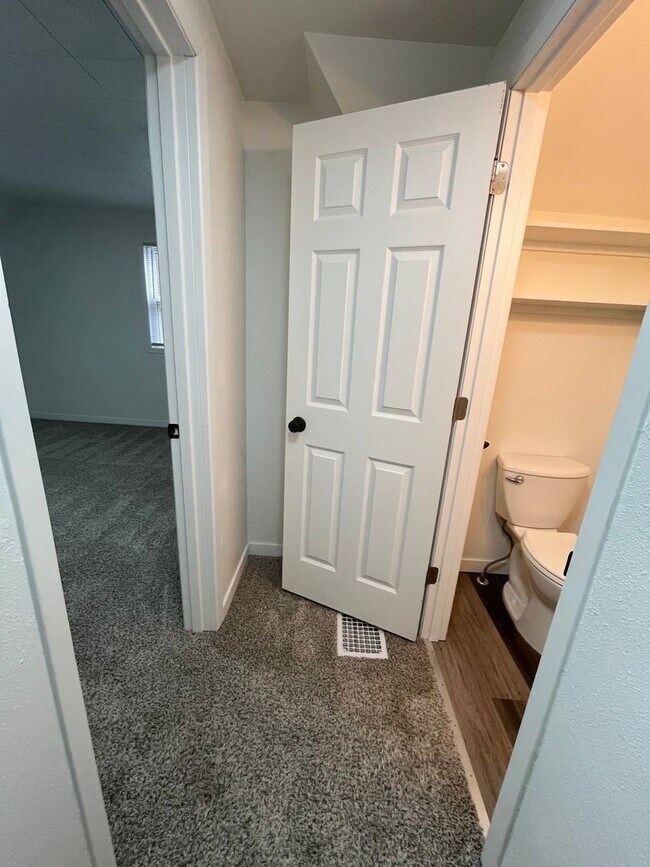 Building Photo - 4 Bed/1.5 Bath Rental Home in Central Sioux Falls!
