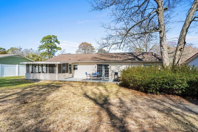 Building Photo - 4 Bed/2 Bath Furnished Single Family Home in Surfside 1 Mile to the Beach By Golf Cart!