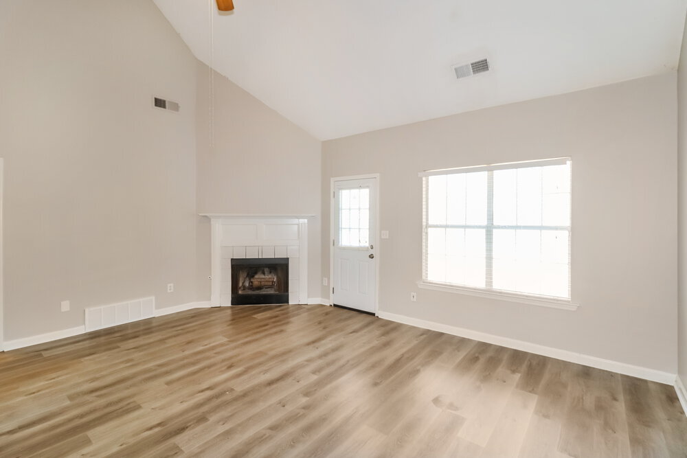 Building Photo - 7806 Wolf Hollow Dr