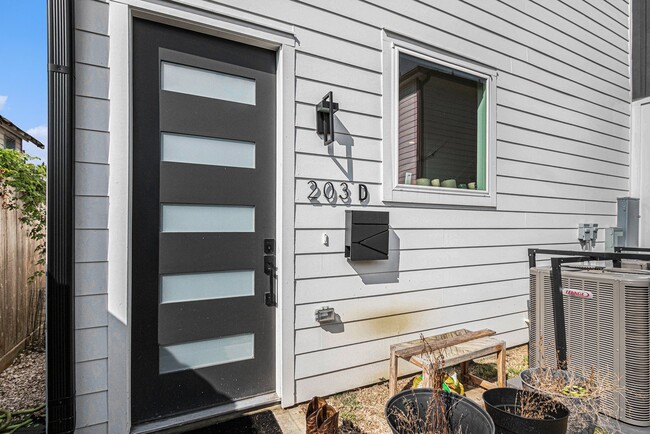 Primary Photo - 203 Danna Ln