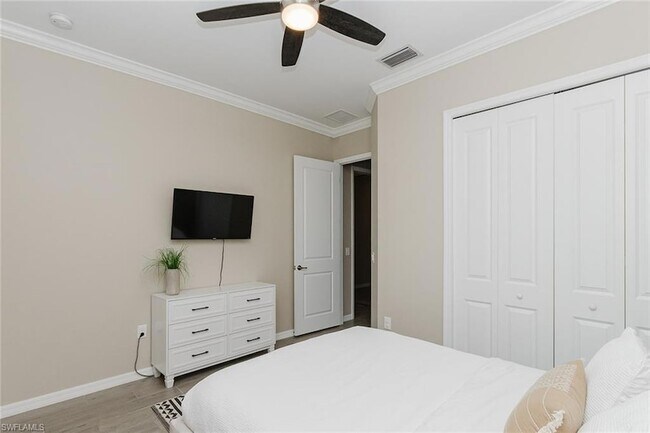 Building Photo - 5856 Sunningdale St