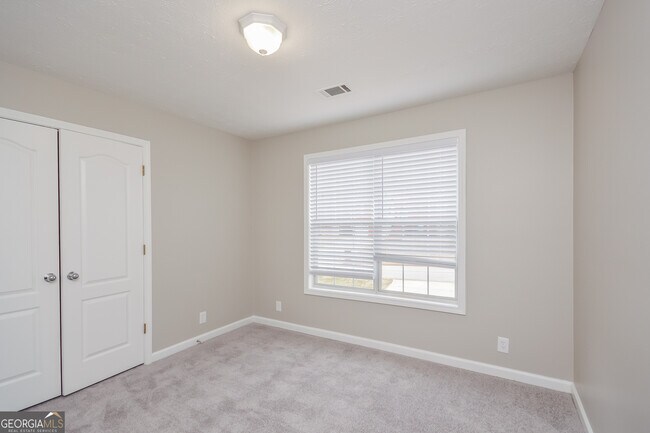 Building Photo - 165 Fields Creek Way