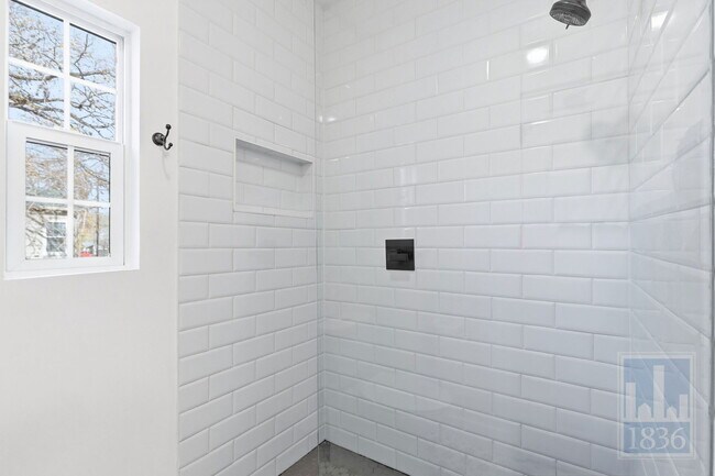 Building Photo - 1116 Lott Ave