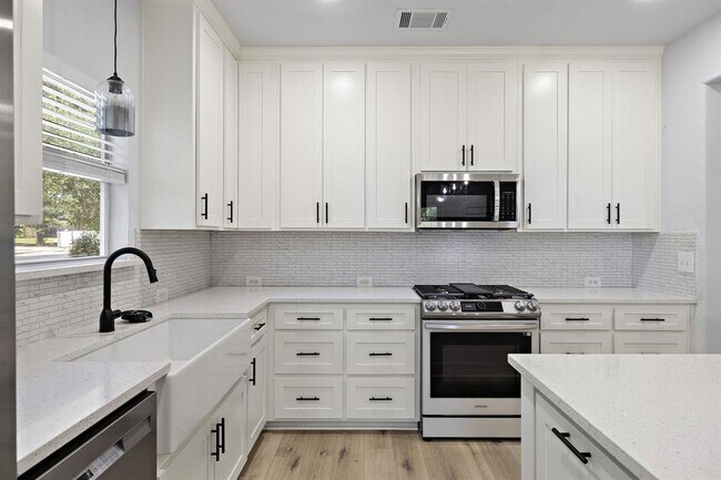 Building Photo - 502 Sherwood Ct
