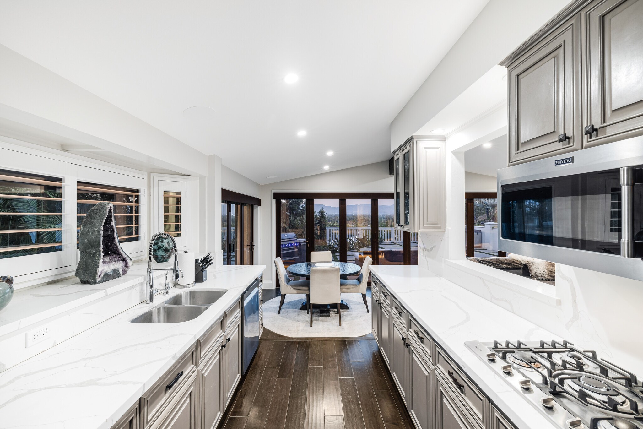 Building Photo - 16725 Oak View Dr