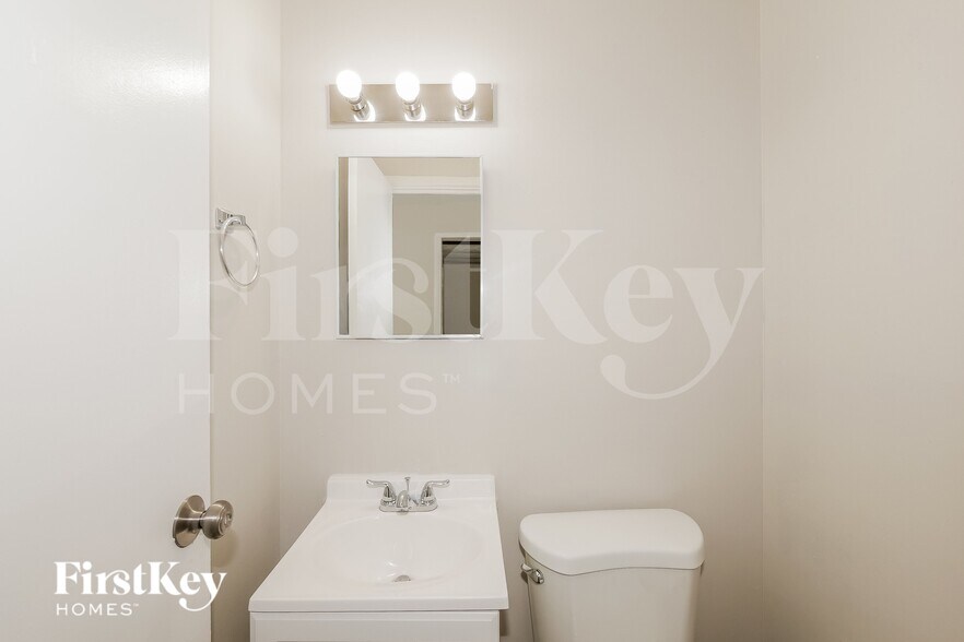 Building Photo - 5014 Katherine Dr