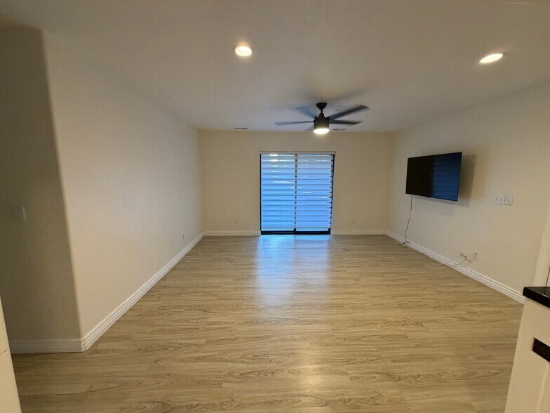 Building Photo - 372 S 930 W