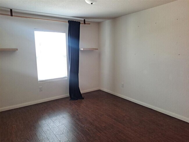 Building Photo - 225 Rainey Dr