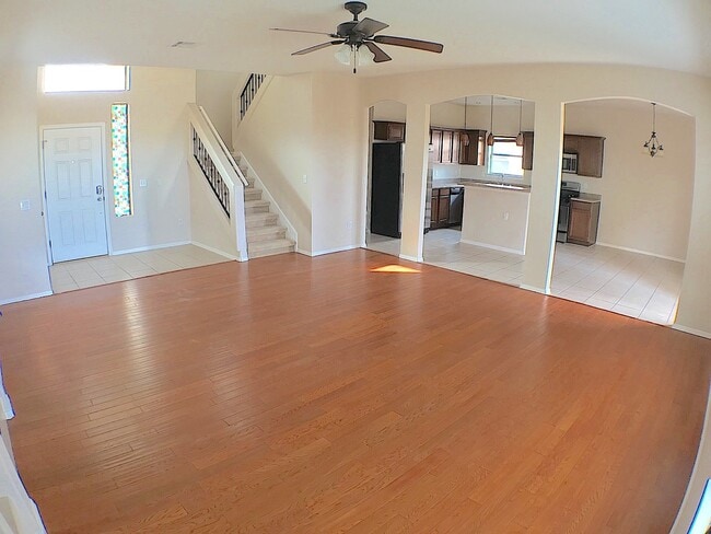 Building Photo - Northeast/Mesquite Hills 3Bed/2.5bath Refr...